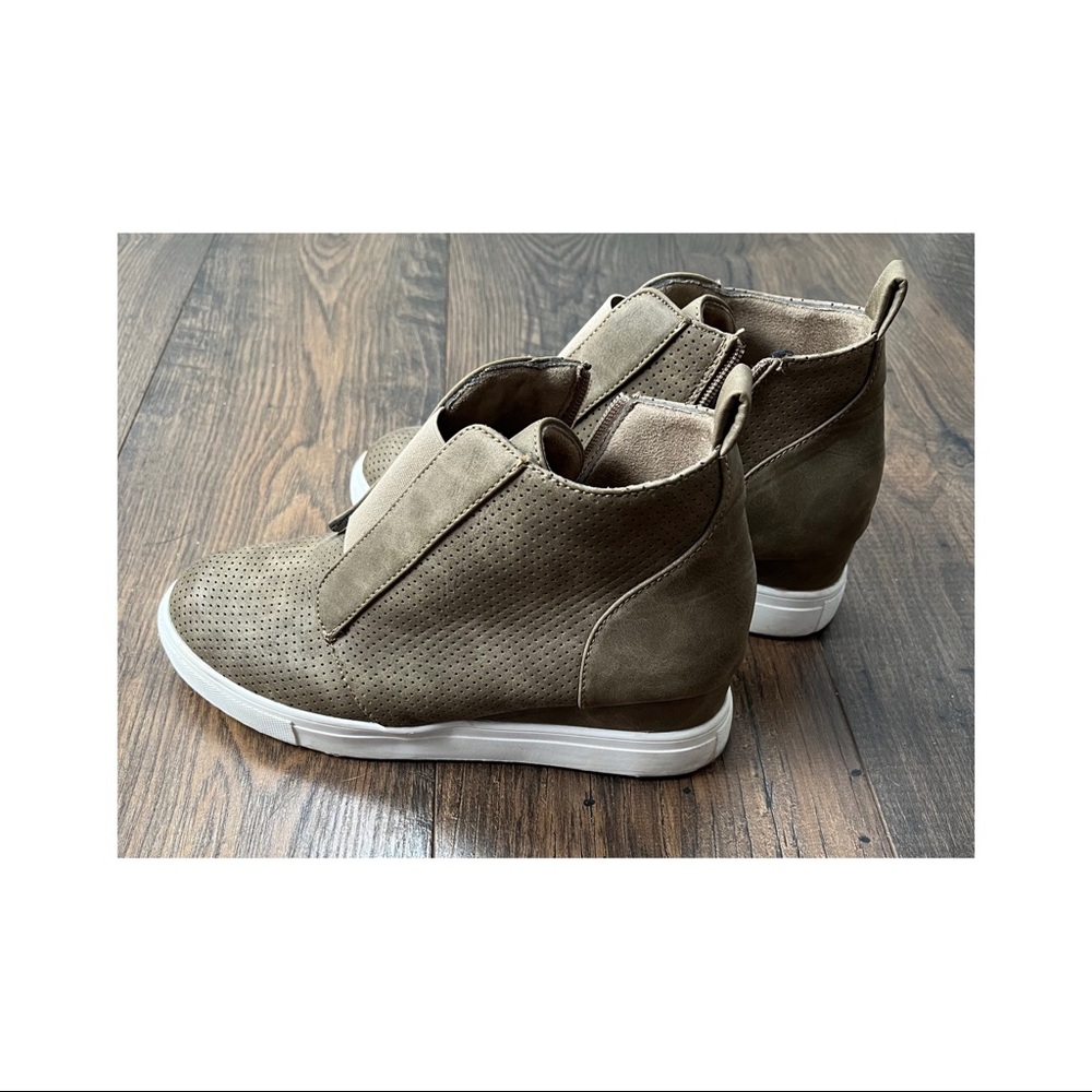 PRIVATE LABEL | Women’s Wedge Platform Sneaker